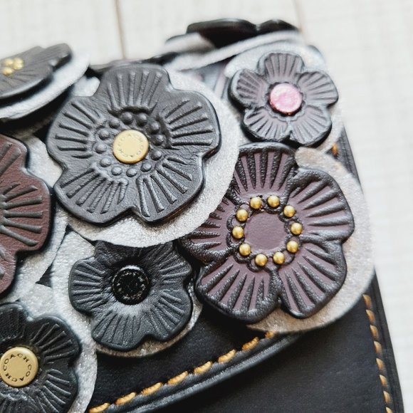 NWT Coach Tea Rose Floral Applique Black Clutch - Picture 3 of 11